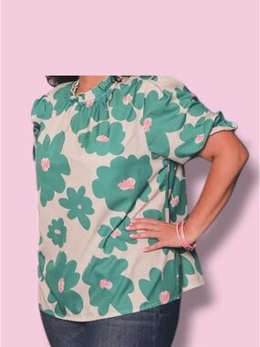 Women’s Green Floral Short-Sleeve Blouse